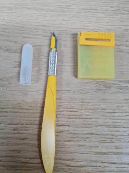 Gebruikt. Olfa dubbel mes met reservemesjes