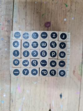 Gebruikt. PSX Design Pixie Alphabet