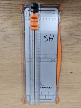 Gebruikt: rcente Fiskars snijmachine.
