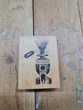 Gebruikt. Stampers Anonymous M3-654 op hout