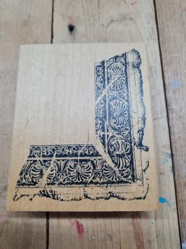 Gebruikt. Stampers Anonymous V1-543 op hout
