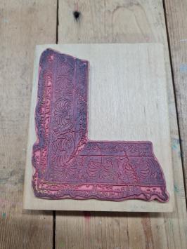 Gebruikt. Stampers Anonymous V1-543 op hout