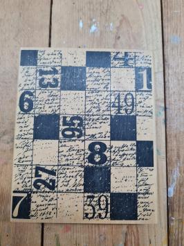 Gebruikt. Stampers Anonymous V1-861 op hout