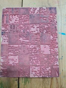 Gebruikt. Stampers Anonymous V1-861 op hout