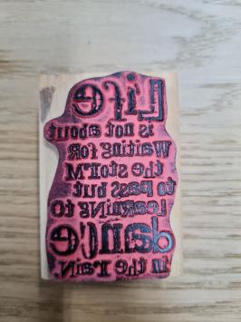 Gebruikt. Stampers Anonymous K5-1547 op hout. Tim Holtz Collection