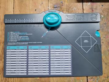 Gebruikt. We're Memorykeepers envelop punch board.
